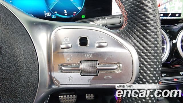 Mercedes-Benz GLB-Class 2023 — ფოტო 16/20