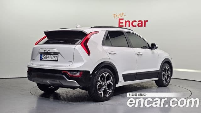 Kia Niro 2022 — фото 2 из 20
