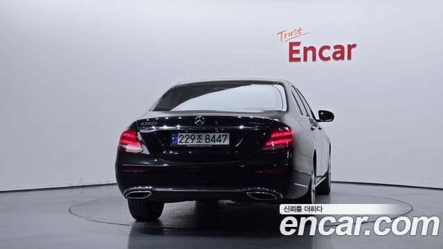 Mercedes-Benz E-Class 2019 — ფოტო 4/20