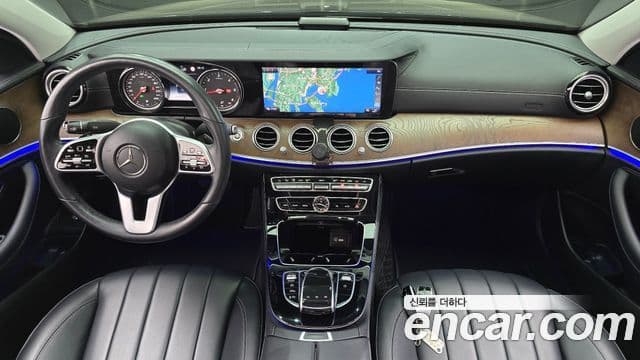 Mercedes-Benz E-Class 2019 — ფოტო 7/20