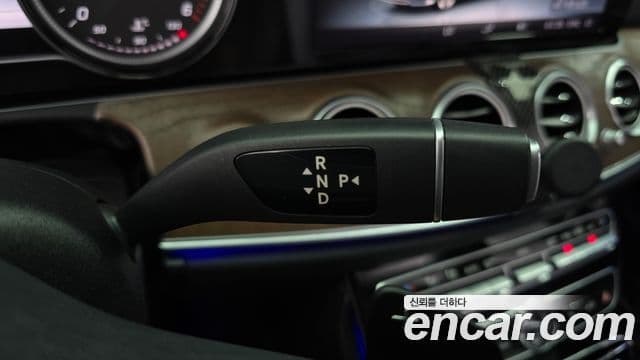 Mercedes-Benz E-Class 2019 — ფოტო 9/20