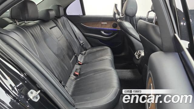 Mercedes-Benz E-Class 2019 — ფოტო 11/20