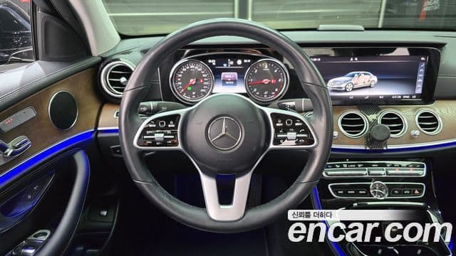 Mercedes-Benz E-Class 2019 — ფოტო 13/20