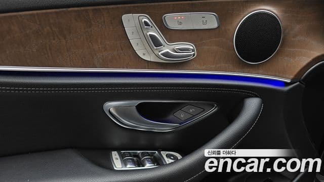 Mercedes-Benz E-Class 2019 — ფოტო 17/20