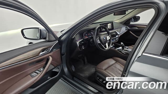 BMW 5 Series 2023 — ფოტო 10/20