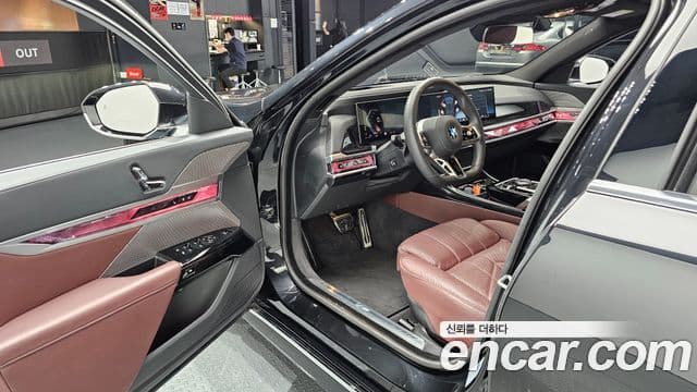 BMW 7 Series 2025 — ფოტო 10/20
