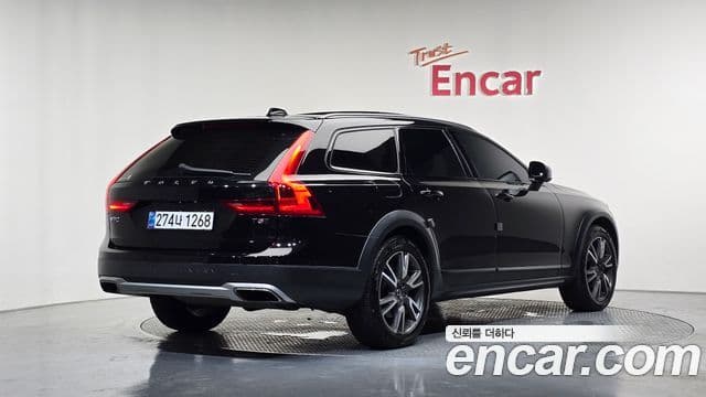 Volvo V90 Cross Country 2018 — фото 2 из 20