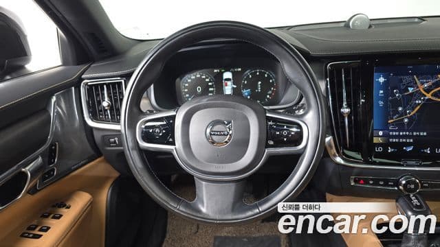 Volvo V90 Cross Country 2018 — фото 13 из 20