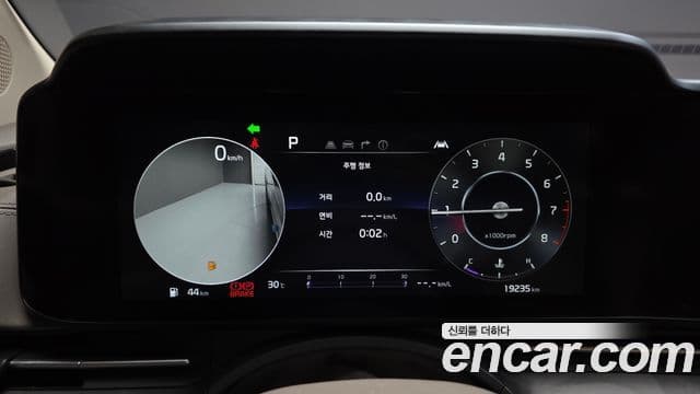 Kia Carnival 2022 — ფოტო 8/20