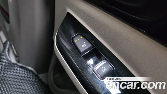 Kia Carnival 2022 — ფოტო 19/20