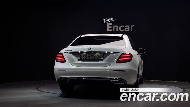 Mercedes-Benz E-Class 2019 — ფოტო 4/20