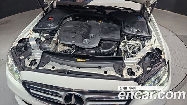 Mercedes-Benz E-Class 2019 — ფოტო 6/20