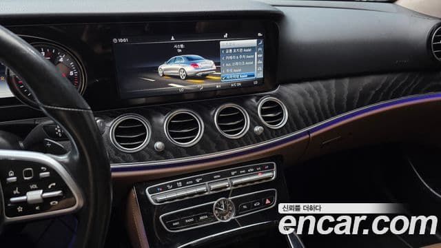 Mercedes-Benz E-Class 2019 — ფოტო 13/20