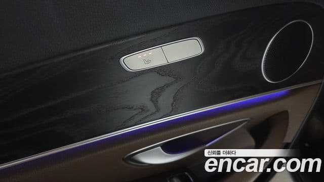 Mercedes-Benz E-Class 2019 — ფოტო 19/20