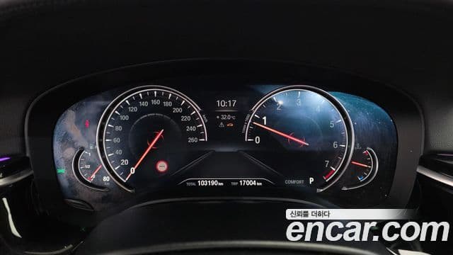 BMW 5 Series 2018 — Şəkil 8/20