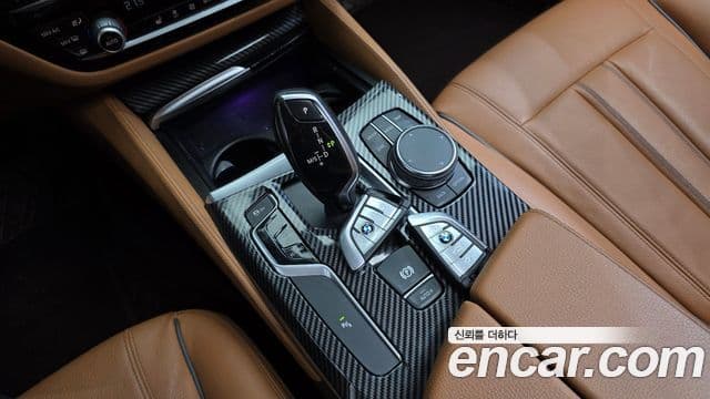 BMW 5 Series 2018 — Şəkil 9/20