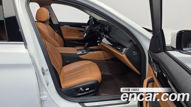BMW 5 Series 2018 — Şəkil 11/20