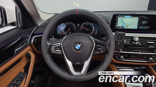 BMW 5 Series 2018 — Şəkil 13/20