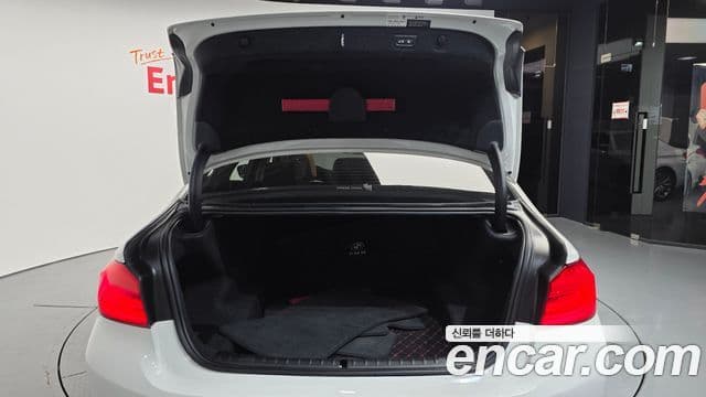 BMW 5 Series 2018 — Şəkil 20/20