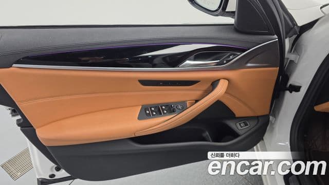 BMW 5 Series 2018 — Photo 22/32