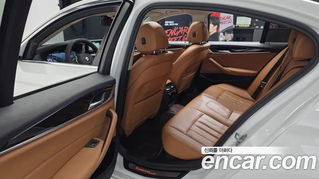 BMW 5 Series 2018 — Photo 11/32