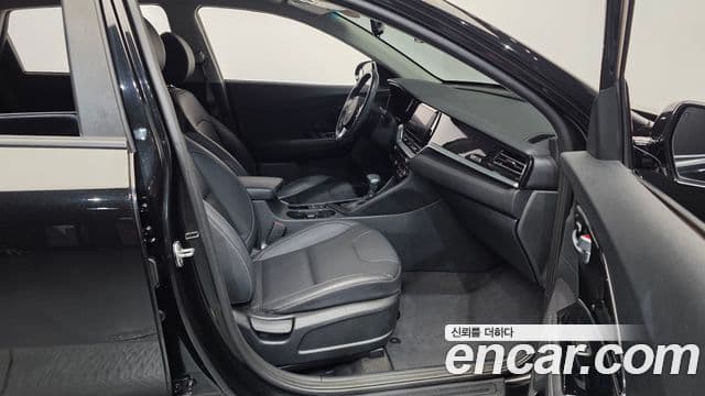 Kia Niro 2021 — Şəkil 11/20