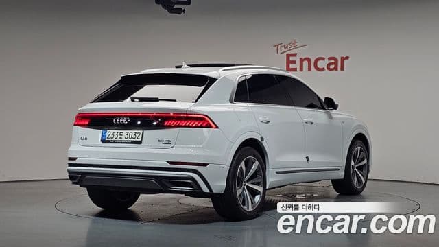 Audi Q7 2021 — ფოტო 2/20