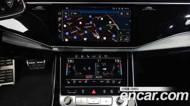 Audi Q7 2021 — ფოტო 14/20