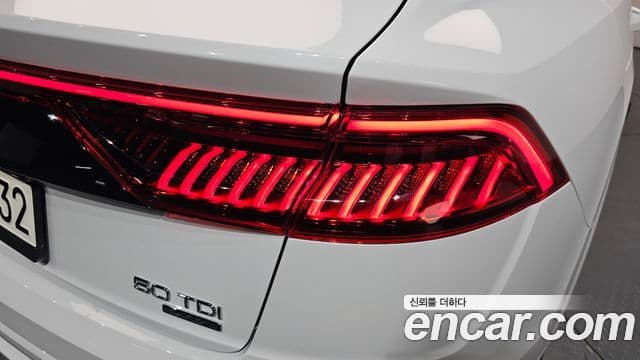 Audi Q8 2021 — Photo 6/37