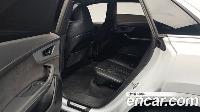 Audi Q8 2021 — Photo 35/37