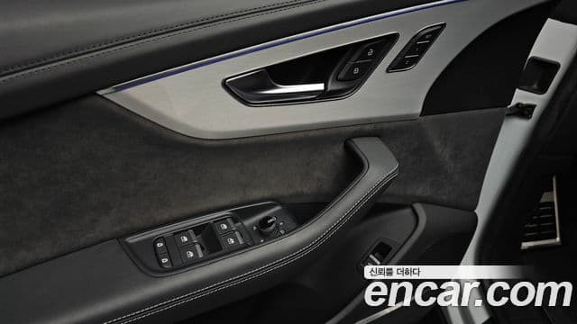 Audi Q8 2021 — Photo 1/37