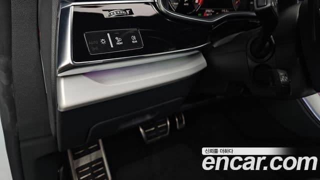 Audi Q8 2021 — Photo 10/37