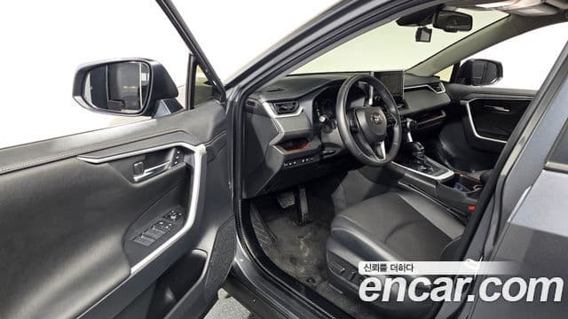 Toyota RAV4 2025 — Фото 10/20