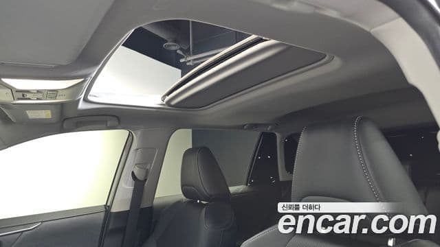 Toyota RAV4 2025 — Фото 16/20