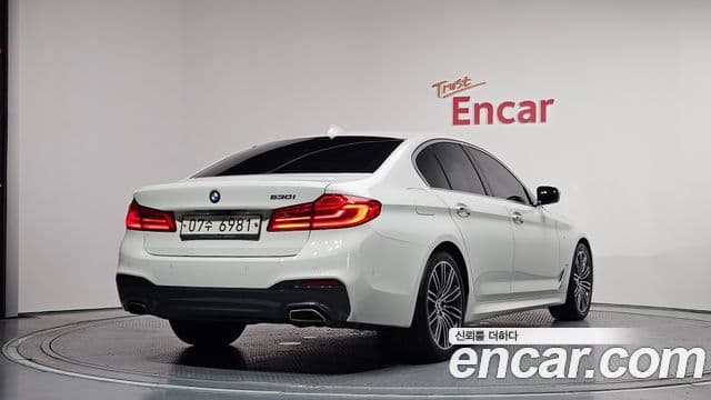 BMW 5 Series 2018 — фото 2 из 20
