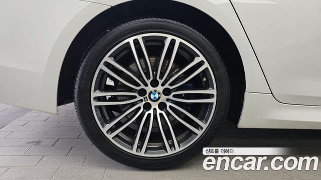 BMW 5 Series 2018 — фото 5 из 20