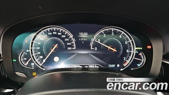 BMW 5 Series 2018 — фото 8 из 20