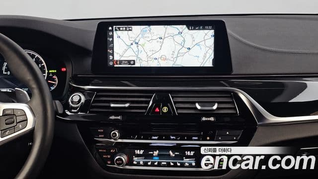 BMW 5 Series 2018 — фото 14 из 20