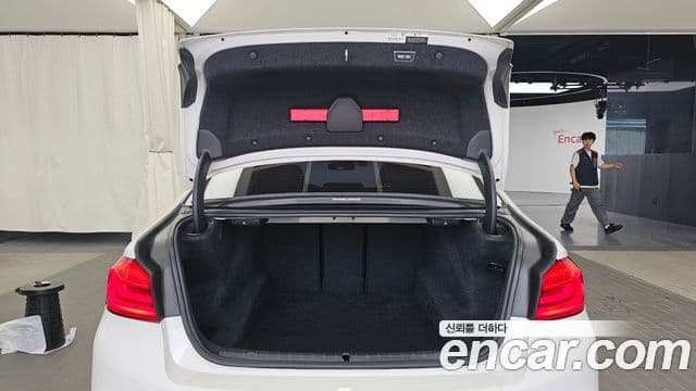 BMW 5 Series 2018 — фото 20 из 20