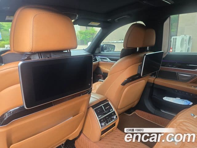 BMW 7 Series 2019 — ფოტო 8/12