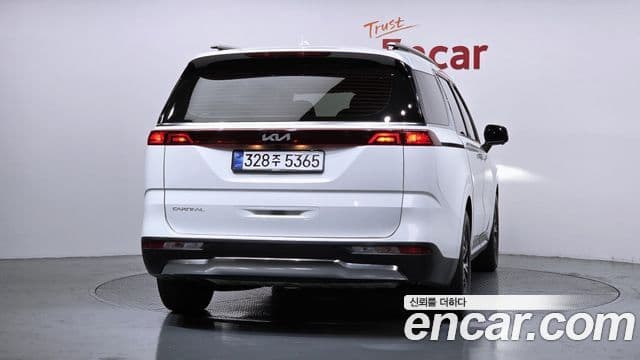 Kia Carnival 2022 — ფოტო 4/20