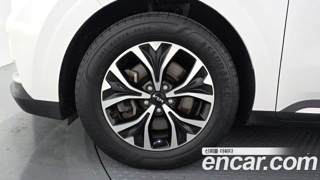 Kia Carnival 2022 — ფოტო 5/20