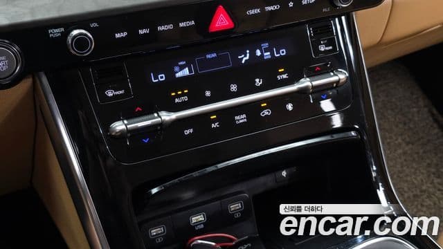 Kia Carnival 2022 — ფოტო 18/20