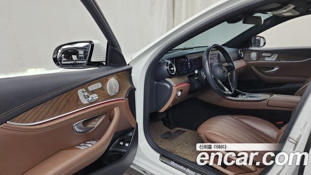 Mercedes-Benz E-Class 2023 — фото 10 из 20