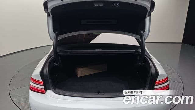 Genesis Electrified G80 2022 — фото 18 из 20