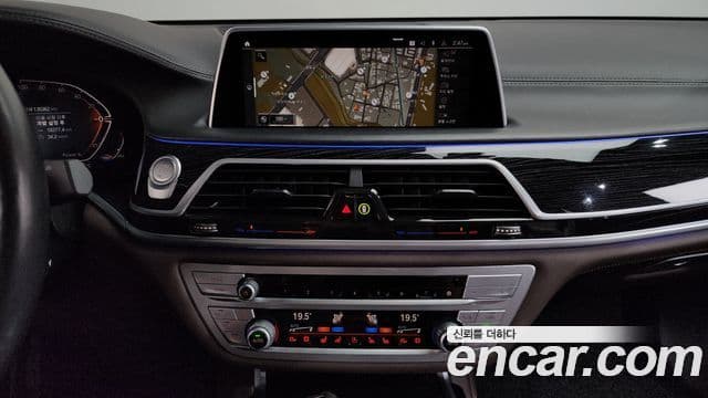 BMW 7 Series 2021 — Фото 12/20