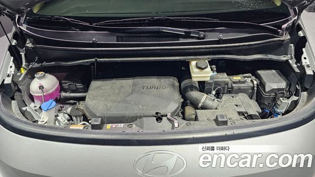 Hyundai Staria 2025 — ფოტო 6/19