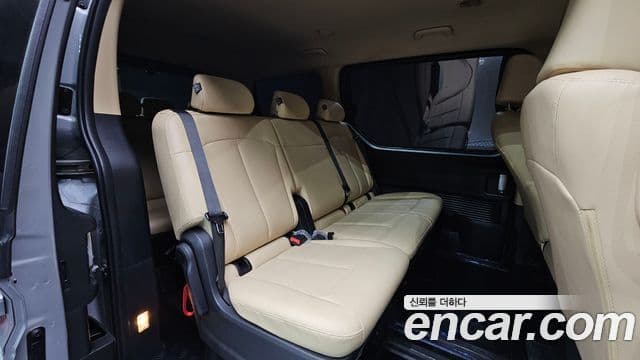 Hyundai Staria 2025 — ფოტო 17/19