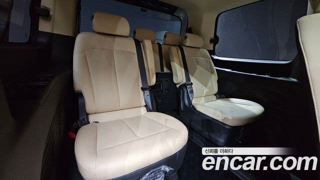 Hyundai Staria 2025 — ფოტო 18/19