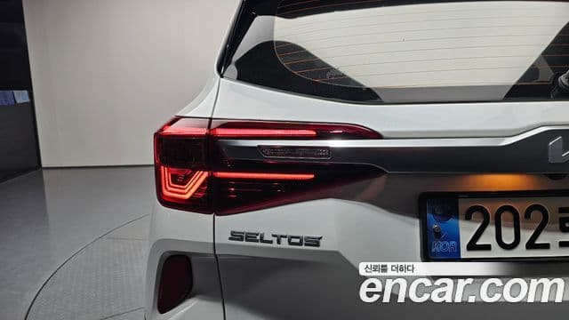 Kia Seltos 2021 — Şəkil 16/31